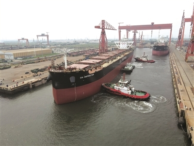 中船(天津)船舶制造有限公司 两艘85000载重吨散货船出坞